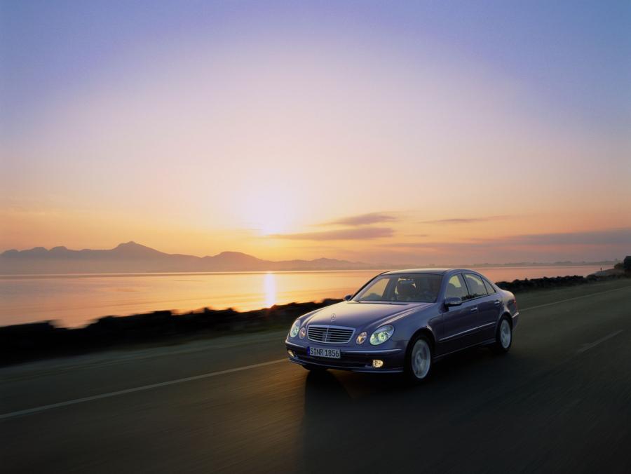  Mercedes-Benz E-Class 2002 года  (фото 448 из 448)